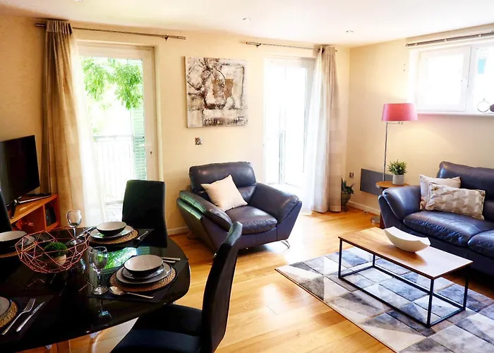 Stunning Apartment Close To Cambridge Station With Free Parking!