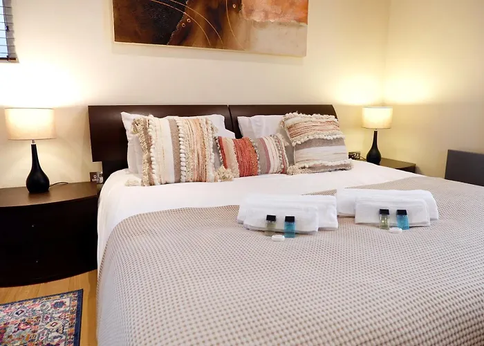 Stunning Apartment Close To Cambridge Station With Free Parking!