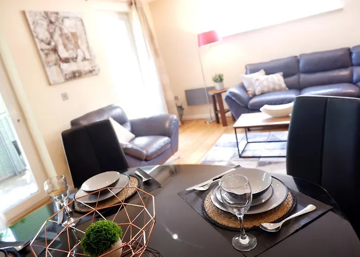 Stunning Apartment Close To Cambridge Station With Free Parking!
