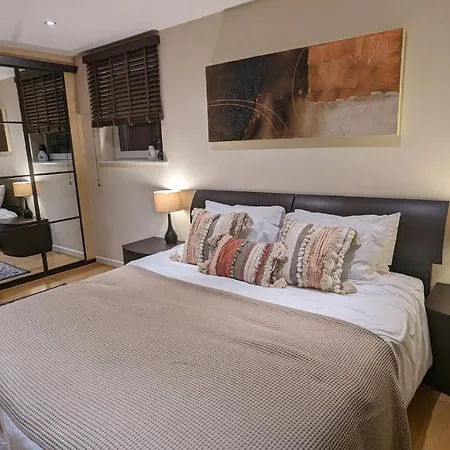 Stunning Apartment Close To Cambridge Station With Free Parking! Exterior photo