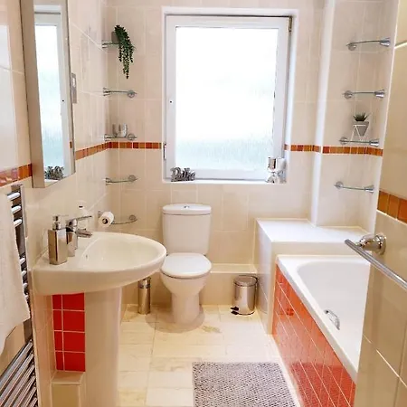 Stunning Apartment Close To Cambridge Station With Free Parking! Exterior photo