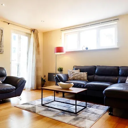 Stunning Apartment Close To Cambridge Station With Free Parking! Exterior photo