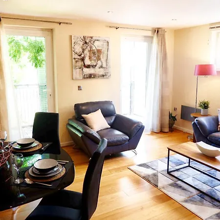 Stunning Apartment Close To Cambridge Station With Free Parking! Exterior photo