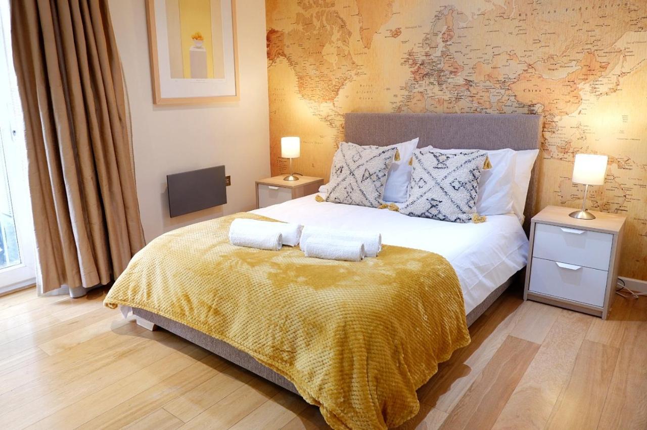 Stunning Close To Station With Free Parking! Appartement