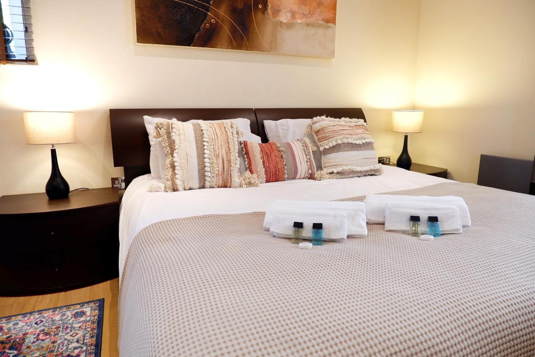 Appartement Stunning Close To Station With Free Parking! *