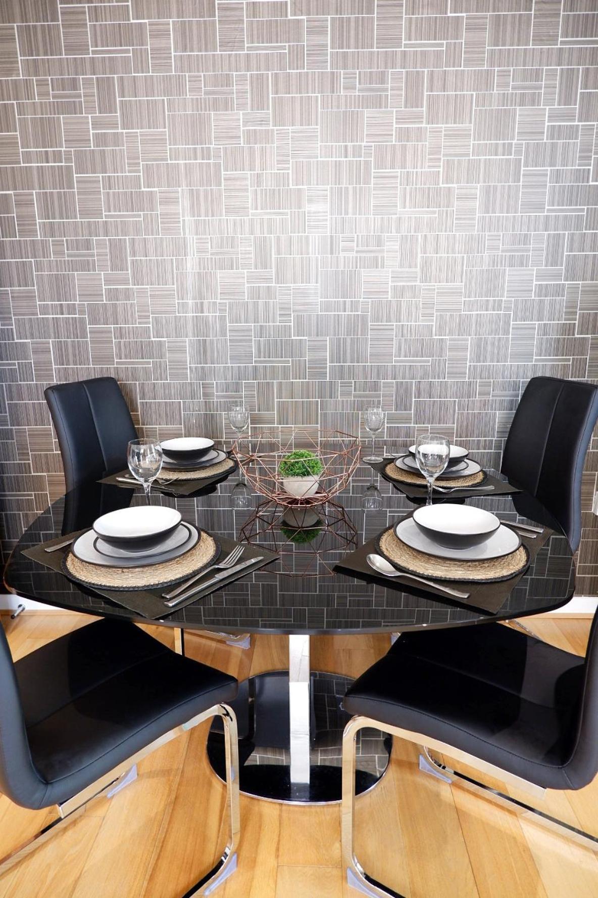 Stunning Close To Station With Free Parking! * CBG